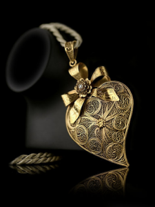 Heart of Viana Jewelry: Amulets Safeguarding Endless Devotion